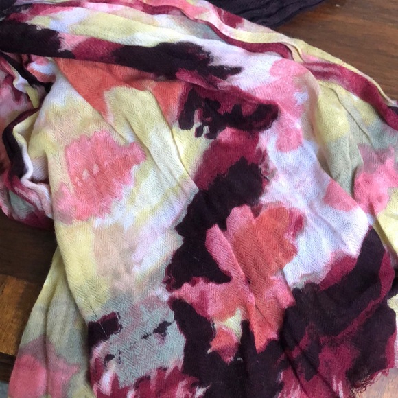 Spring scarf - Picture 2 of 2